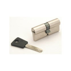 Cerradura Mul-T-Lock 210 con cilindro 66 y manijas